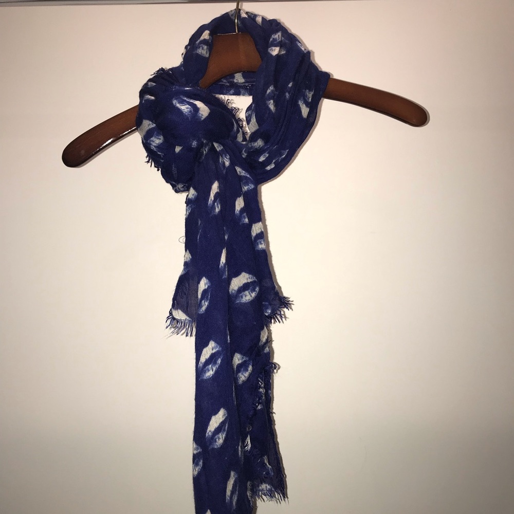 GAP Cozy Pattern Fringe Light Scarf - Blue Lips